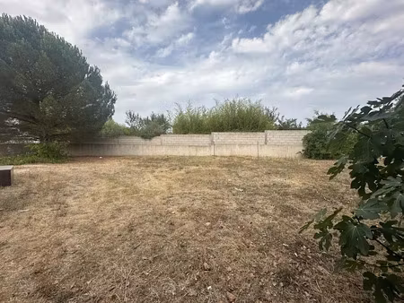 vente terrain 1200 m² à la crau (83260)  250 000 €