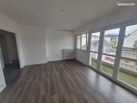 appartement t3 rénové – 68 m² – balcon  ascenseur et cave – laval