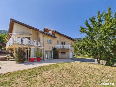 exclusivite allevard - maison lumineuse d’environ 200 m² avec studio indépendant