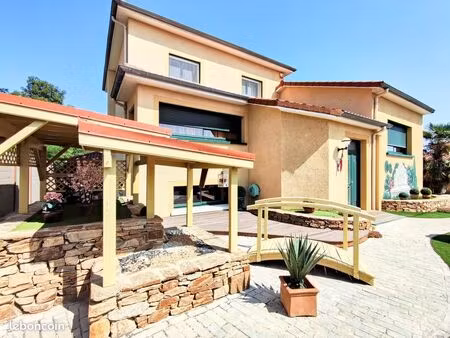 maison 8 pièces 271 m²