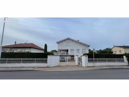 maison 5 pièces 165 m2 - montrond les bains