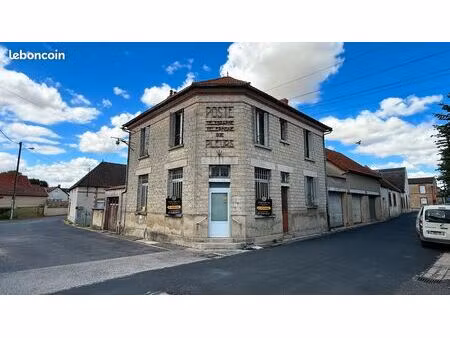 ancien bureau de poste: maison à rénover au potentiel incroyable