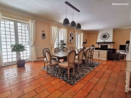 le domaine des falaises avec 3 logements indépendants – 3 hectares – piscine 20 x 6 m – ac