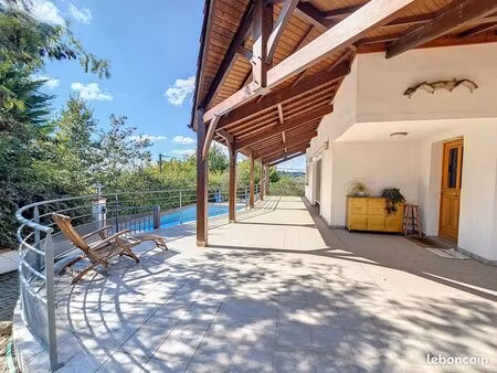 maison avec jardin à proximité du canal