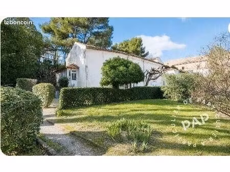 grande maison centre ville de montpellier sur terrain arbore 1800m2. 4 lots avec parking. 