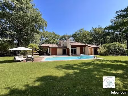 maison 8 pièces 230 m²