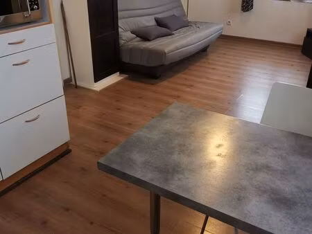 a louer studio meuble 21 5m2  centre ville  quartier calme  commerces à proximité