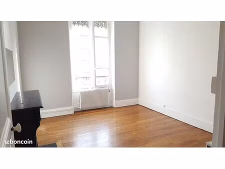 grand 2p+c bel immeuble quartier aigle 56 m² balcon