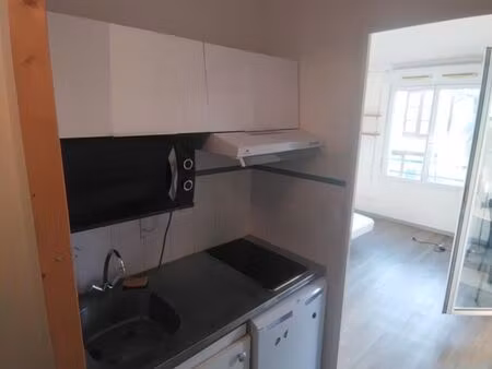 studio meublé 21 mètre carré avec terrasse