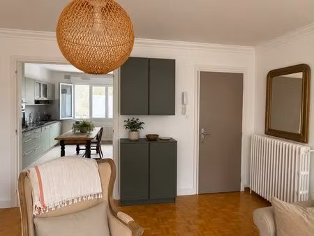 t3 lumineux avec balcon – quartier saint-caradec