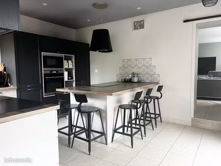 vente maison familiale atypique de 160 m2 à 3 km de brissac-loire-aubance