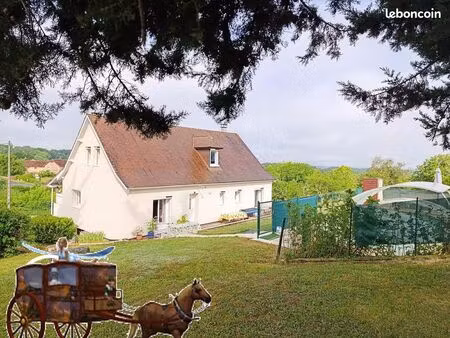 maison clim piscine chauffée abrité et isolation extérieur -volet roulant solaire -un gîte