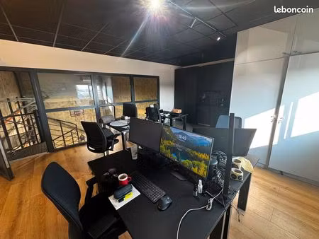 local d'activité 145 m² avec bureaux aménagés et climatisés - castries - accès a9