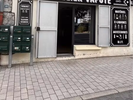 crolles (d1090) – espace de bureaux 30 m² refait à neuf | visibilité & parking⁠