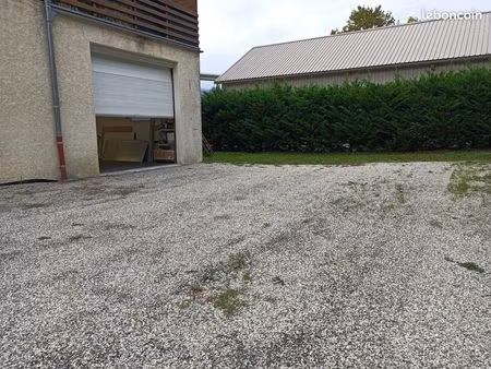 a louer atelier / bureaux 160 m² + parkings 1000 m²