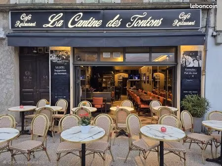 bar restaurant