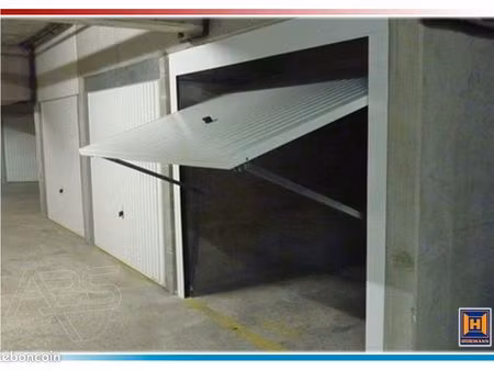 ? box de stockage fermé – 6 à 100 m² – artisans  particuliers  véhicules  collections moto