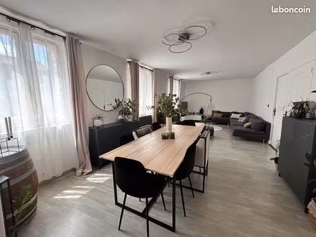 maison de ville de 180 m² avec garage  cave  grenier et cour