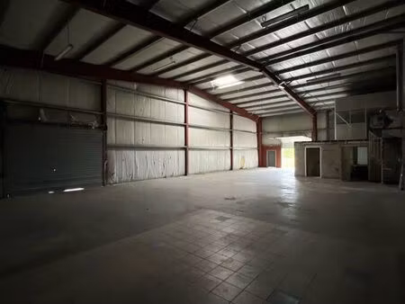 dépôt de 300m2 proche autoroute