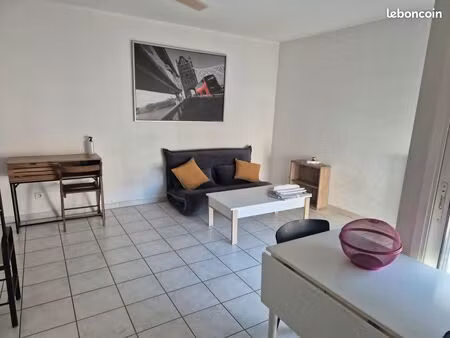 superbe t2 meublé 38m² - port marianne - balcon & garage fermé