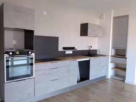 appartement 3 pièces de 61 88m²  avec balcon  parking couvert et ascenseur