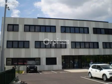bureau 97 m²