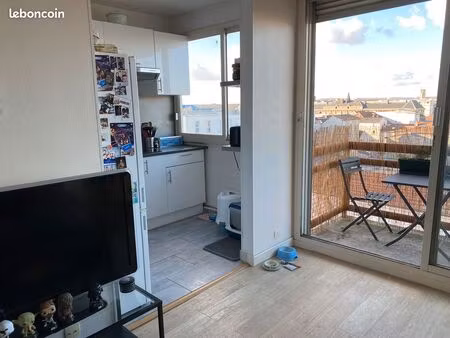 loue t2 lumineux à 3 mn de la gare  balcon  parking sécurisé  chauffage compris