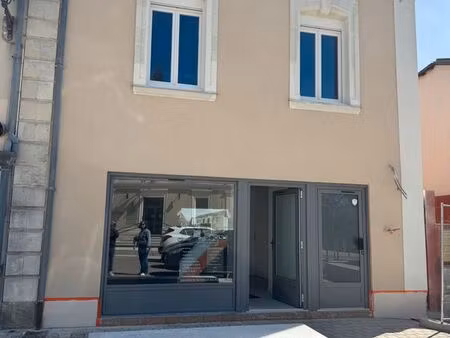 à louer – local professionnel ou commercial neuf de 50 m² – centre de thouarcé