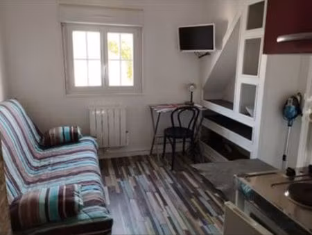 chambre étudiante  20 mètres uco  200 mètres esa  7min gare