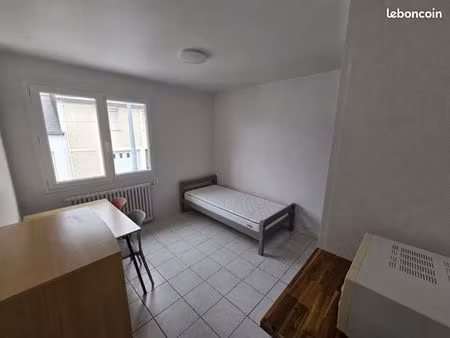 chambre étudiante meublée 13m² proche gare & lycée – tout compris