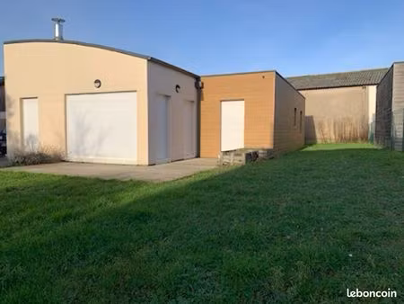maison de plain- pied    lumineuse avec grand jardin