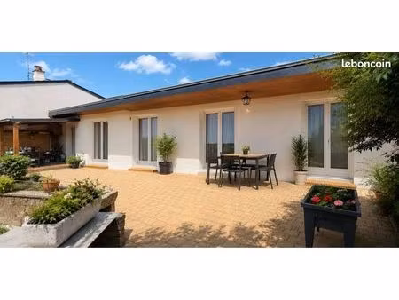 maison 3 chambres avec climatisation et jardin