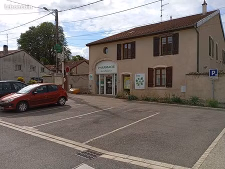 immeuble à vendre comportant un local commercial et un appartement