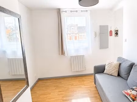 ? duplex t3 43 m² • idéal rentrée de septembre • bureau télétravail • gare à pied • 670 cc