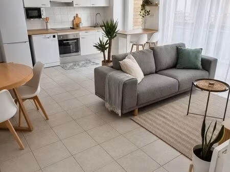 t2 meublé neuf centre-ville hendaye – grande terrasse