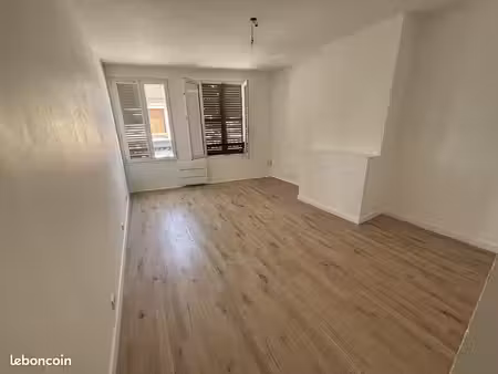 immeuble 12 pièces 275 m²