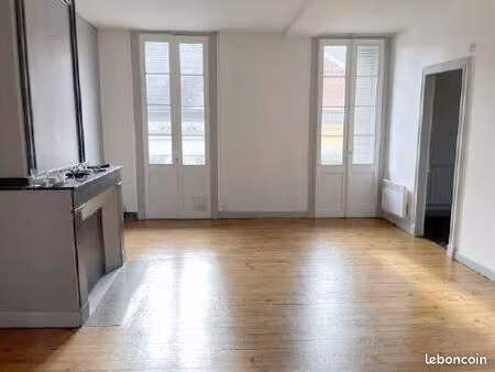 appartement 2 pièces 47 m² centre ville mairie