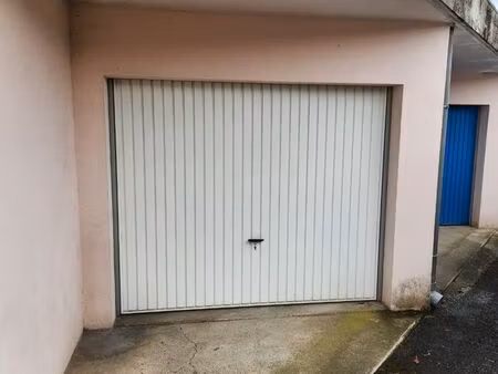 garage 20m2 dans résidence securisee