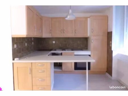 location f4 vic en bigorre 68m2