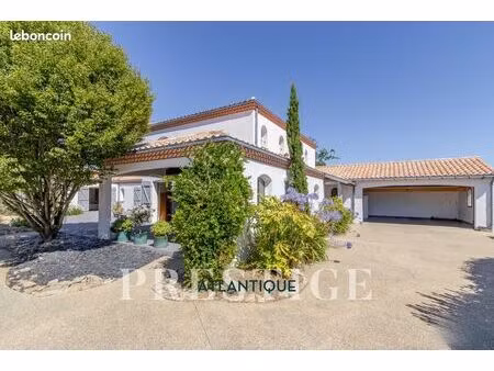 villa 8 pièces 236 m²