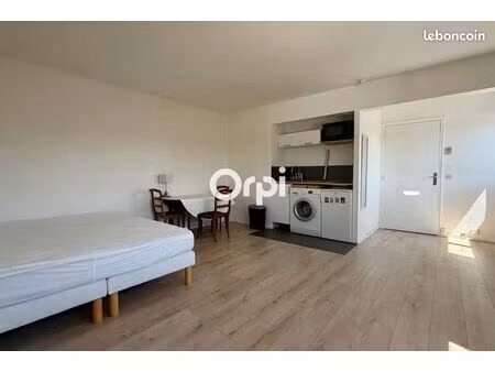 studio 1 pièce 28 m²