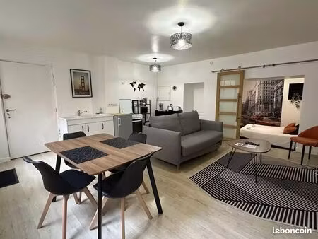 appartement meublé 42 m  hypercentre rue du palais  au calme sur cour