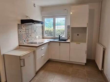 appartement refait à neuf – rez-de-chaussée – résidence fermée