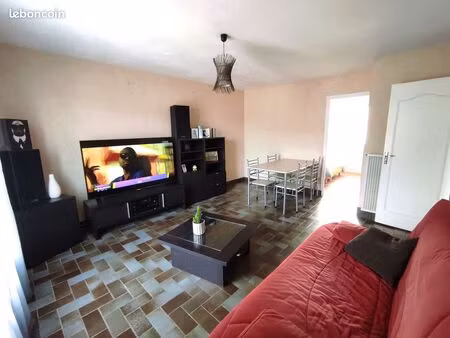 pavillon 6 pièces de 110 m² au bourny à laval
