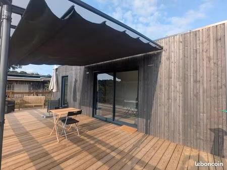 maison en bois à la campagne tiny house