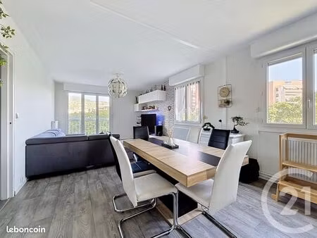 appartement 5 pièces 93 m²