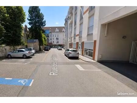 garage fermé sécurisé 18 m² à louer – beauvais centre – proche gare