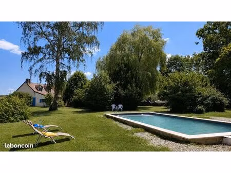 maison rénovée avec piscine – 2 h de paris – 2 chambres – terrain de près de 3 000 m²