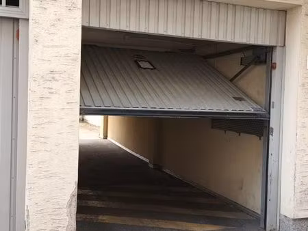 particulier vend un garage fermé dans cour interieure à koenigshoffen
