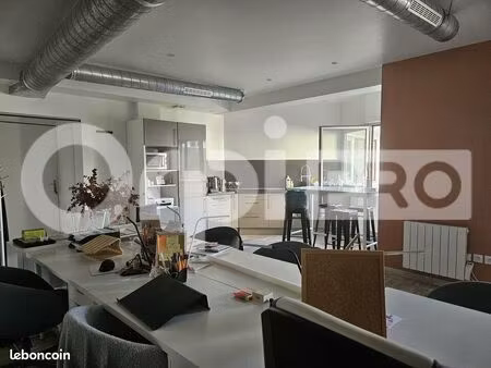 bureau 68 m²